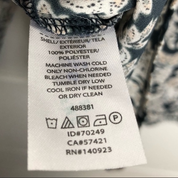 Beautiful scoop neck Long sleeve Loft blouse sz L - Picture 8 of 9